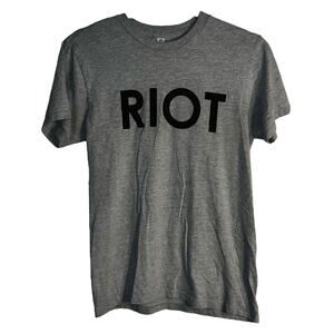 RIOT Graphic Tee Gray Short Sleeve T-Shirt Men’s Small